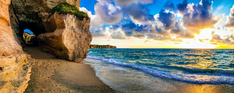 Strand in Tropea - Sonnenuntergang - ©Freesurf - Adobe Stockphoto