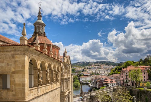 Historische Stadt Amarante in Portugal &ndash; &copy; ©venemama - stock.adobe.com