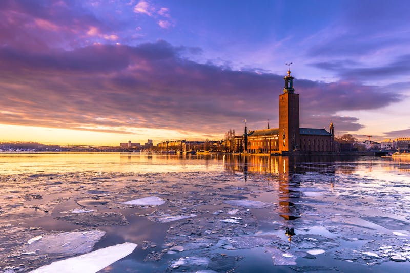Rathaus in Stockholm - Sonnenuntergang im Winter - ©©rpbmedia - stock.adobe.com