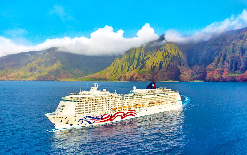 Kreuzfahrtschiff Pride of America vor Hawaii &ndash; &copy; Danny Lehman - Norwegian Cruise Line