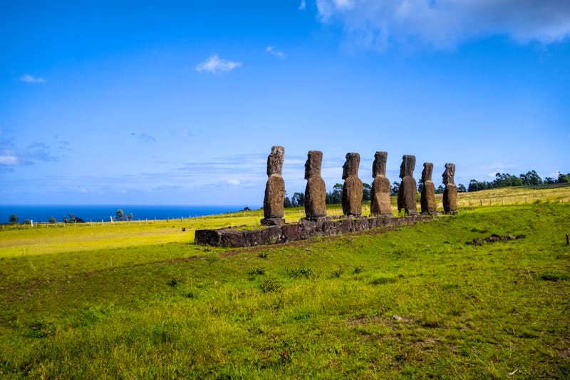 Moais Statuen, Ahu Akivi, Osterinsel - ©daboost - stock.adobe.com