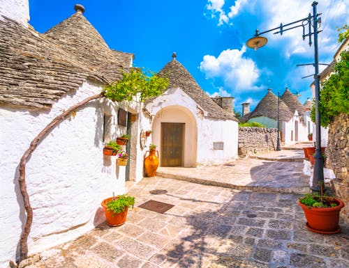 Trulli Häuser in Alberobello  – © ©stevanzz - stock.adobe.com