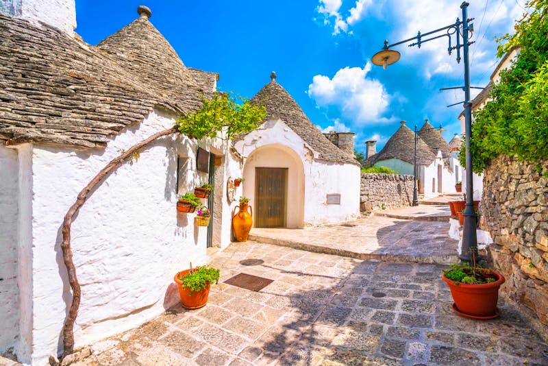 Trulli Häuser in Alberobello  - ©©stevanzz - stock.adobe.com