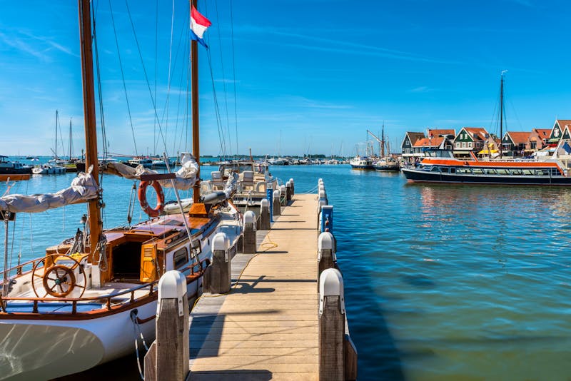 Marina in Volendam am Ijsselmeer - ©©allard1 - stock.adobe.com
