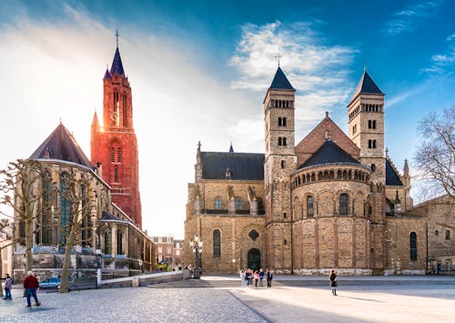 Servatius-Basilika in Maastricht &ndash; &copy; Mattoff - Adobe Stockphoto