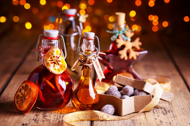 Weihnachten - Selbstgemachter Schnaps, Likör, Pralinen - &copy;©Floydine - stock.adobe.com