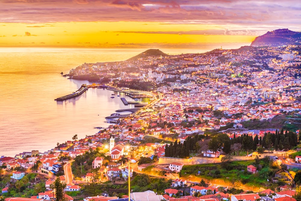 Madeira - Panorama-Blick über Funchal bei Sonnenuntergang &ndash; &copy; ©Balate Dorin - stock.adobe.com