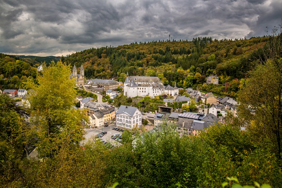 Blick auf Clervaux - Luftkurort in den Ardennen in Luxemburg – © ©Abambo - stock.adobe.com
