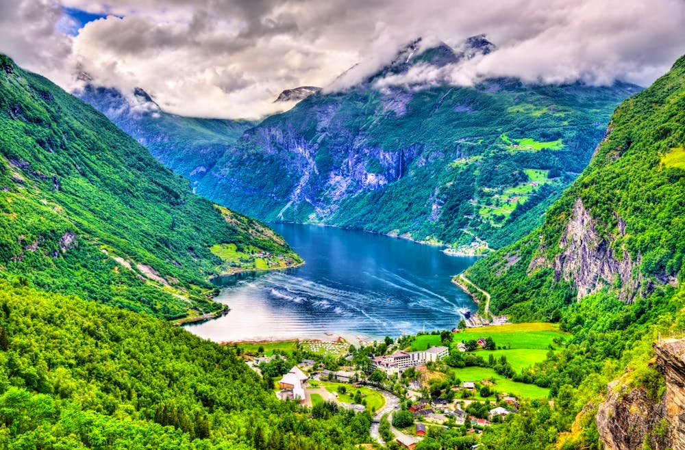 Norwegen –  Blick auf den Geirangerfjord, UNESCO Weltkulturerbe &ndash; &copy; Leonid Andronov - stock.adobe.com