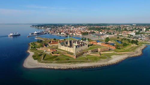 Luftaufnahme von Schloss Kronborg in Helsingoer &ndash; &copy; ©dennisjacobsen - stock.adobe.com