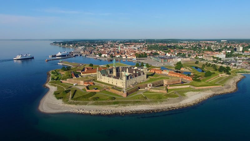Luftaufnahme von Schloss Kronborg in Helsingoer - ©©dennisjacobsen - stock.adobe.com