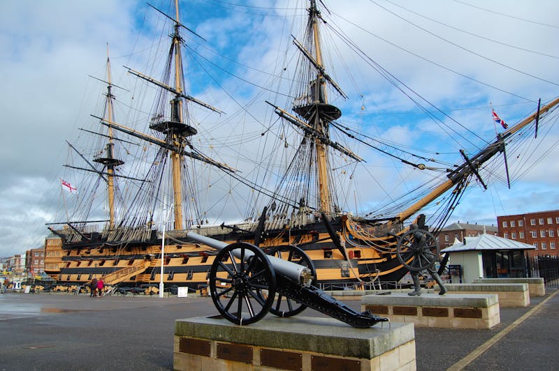 HMS Victory im Hafen von Portsmouth, England - ©©naiveangelde - stock.adobe.com