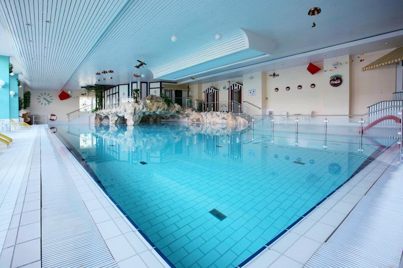 IFA Hotel Graal Müritz and er Ostsee - Schwimmbad – ©IFA Hotel Graal Müritz