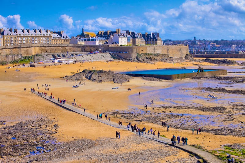 Promenade am Strand in Saint-Malo - ©aterrom - stock.adobe.com