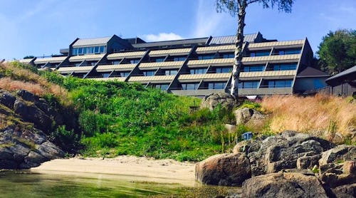 Außenansicht, Fjord, Garten – © Farsund Fjordhotel