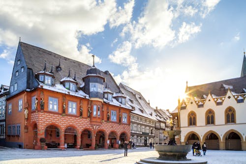 Goslar Marktplatz  &ndash; &copy; pure-life-pictures – Adobe Stock