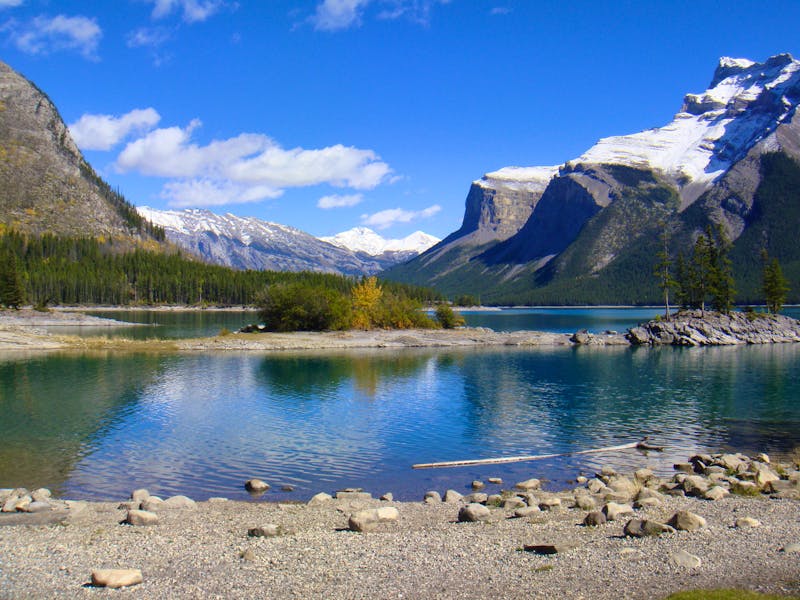Lake Minnewanka im Banff-Nationalpark - ©Eberhardt TRAVEL