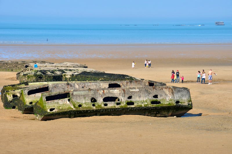 Landungsstände bei Arromanches in der Normandie - ©PackShot - stock.adobe.com