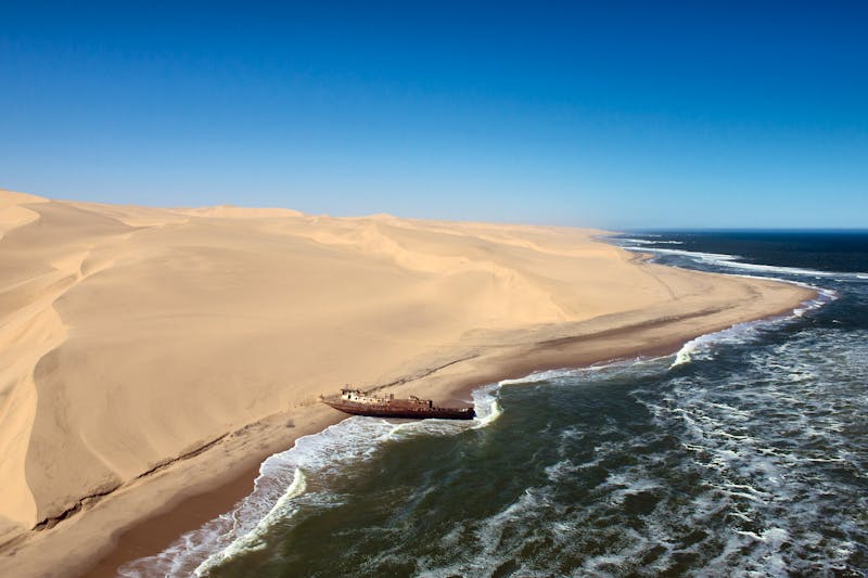 Schiffswrack an der Skelettküste Namibias - ©airmaria - stock.adobe.com