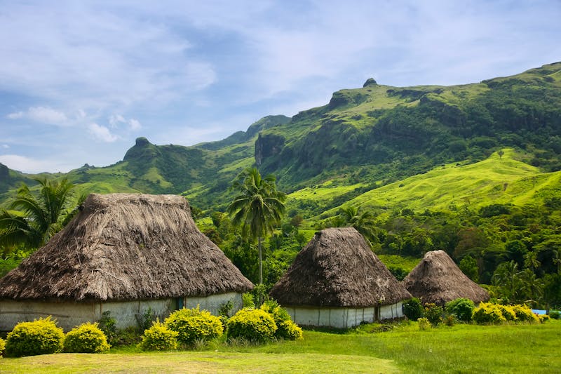 Viti Levu, Fiji – Traditionelle Häuser im Dorf Navala - ©donyanedomam - stock.adobe.com