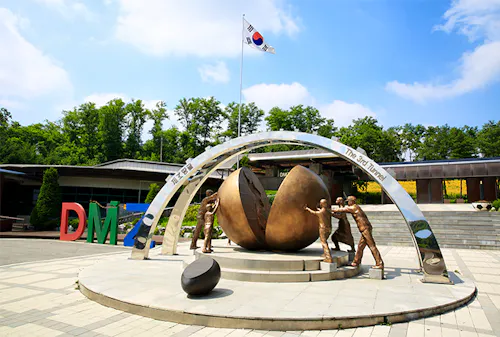 Demilitarisierte Zone- Skulptur &ndash; &copy; Korea Tourism Organization