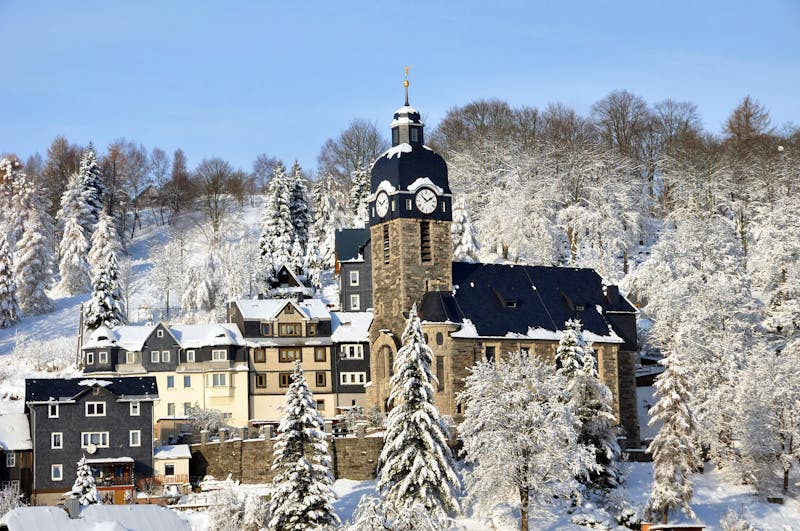 Kirche in Lauscha - ©©Jutta Adam - stock.adobe.com