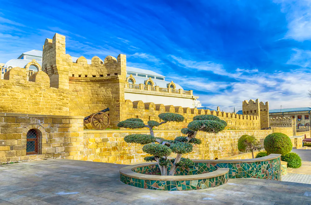 Alte Stadtmauer in Baku &ndash; &copy; ©r_andrei - stock.adobe.com