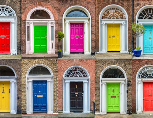 Doors of Dublin – © Delphotostock – Adobe Stock