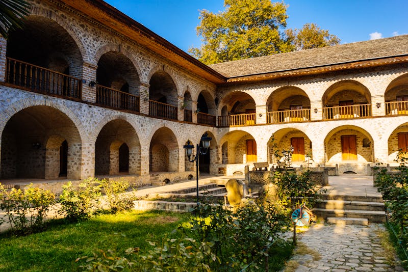 Europäische Architektur in Sheki - ©©nelen.ru - stock.adobe.com