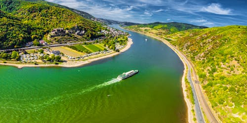 Oberes Mittelrheintal mit Blick auf Burg Reichenstein bei Bingen und Trechtingshausen &ndash; &copy; ©apfelweile - stock.adobe.com