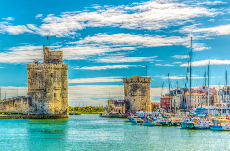 Hafen und der Turm Saint-Nicolas in La Rochelle - ©dudlajzov - stock.adobe.com