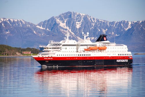 MS Polarlys - Hurtigruten &ndash; &copy; Asbjoern Slettom - Hurtigruten