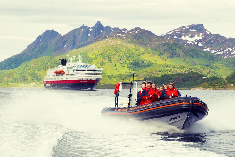 Hurtigruten-Schiff - Vesteralen Lofoten - ©Rune Kongsro - Hurtigruten