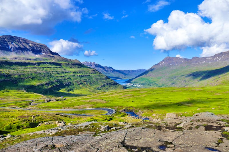 Blick auf Seydisfjordur in den Ostfjorden Islands - ©©Travelina - stock.adobe.com