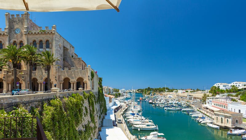 Rathaus und Hafen auf Ciutadella in Menorca - ©Rulan - stock.adobe.com
