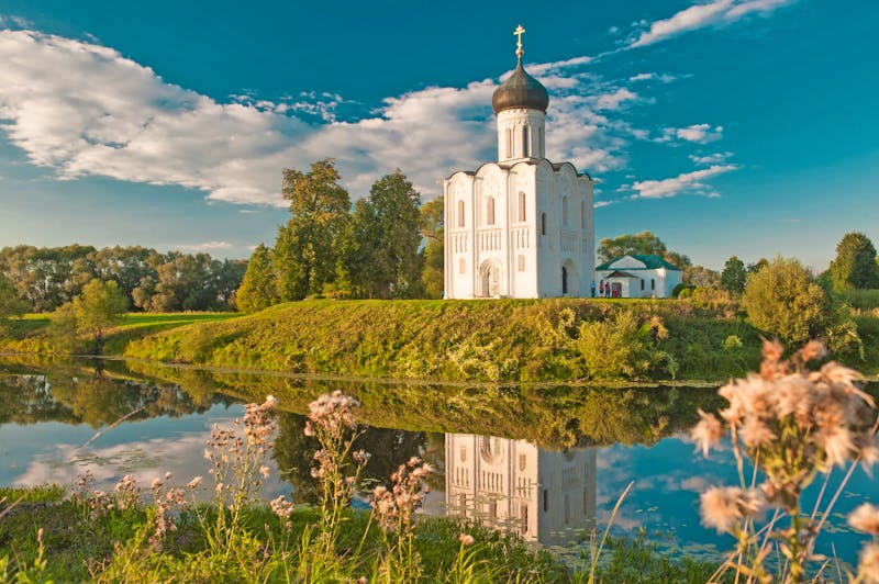 Pokrow-Kirche am Nerl bei Bogoljubowo - ©Dmitry Abezgauz - Adobe Stock