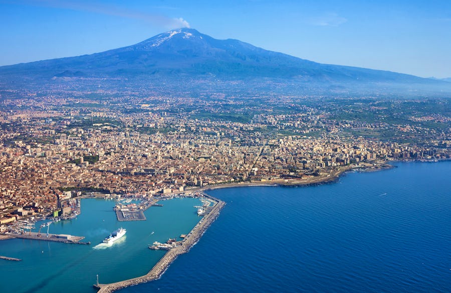 Blick auf Catania und den Ätna – © ©andras_csontos - stock.adobe.com