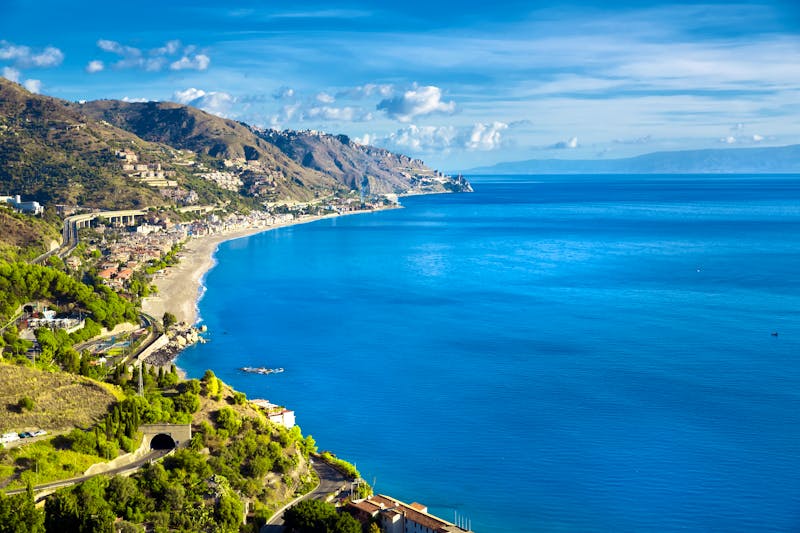 Ostküste Siziliens bei Giardini Naxos - ©©lapas77 - stock.adobe.com