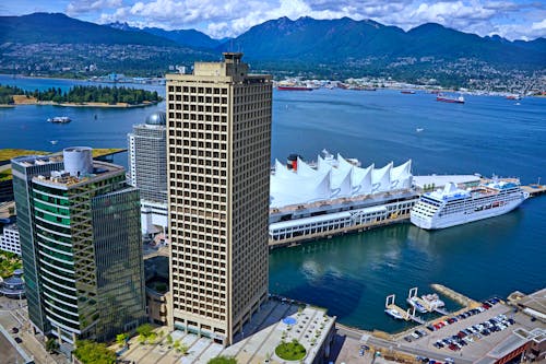 Kreuzfahrt-Terminal in Vancouver - Canada Place &ndash; &copy; ©Spiroview Inc. - stock.adobe.com
