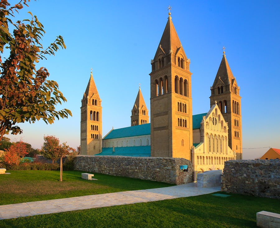 Kathedrale in Pecs, Süd-Ungarn – © ©Zsolt Biczó - stock.adobe.com