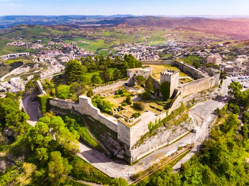 Normannenschloss der Lombardei in Enna &ndash; &copy; Parilov - stock.adobe.com