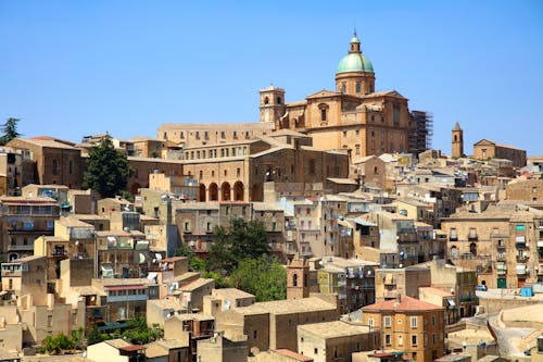 Piazza Armerina auf Sizilien &ndash; &copy; ©Benshot - stock.adobe.com