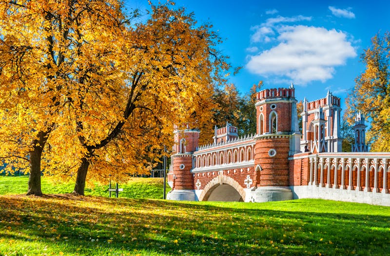 Park am Schloss Zaryzino bei Moskau - ©©yulenochekk - stock.adobe.com