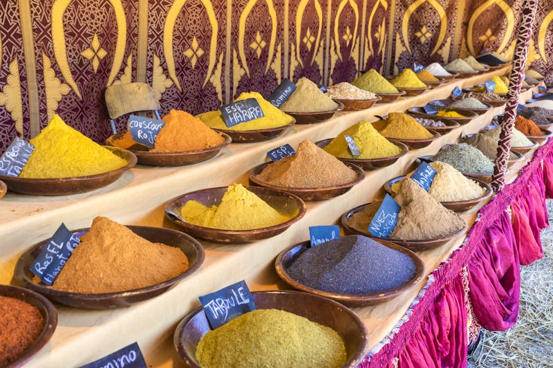 Gewürzmarkt, verschiedene arabische Gewürze - ©Fernando Cortés - stock.adobe.com