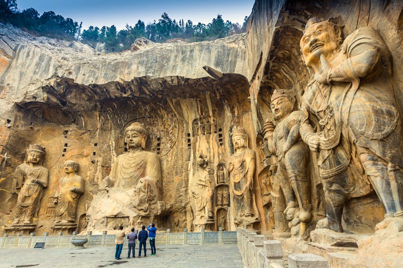 Longmen Grotten mit Buddha Figuren - ©SANCHAI - stock.adobe.com