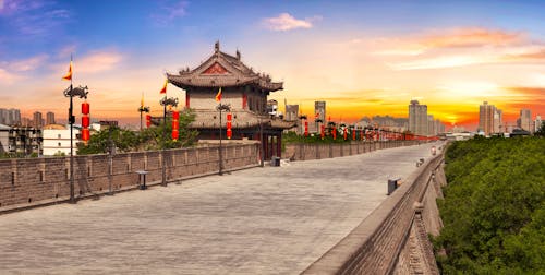 Stadtmauer Xian &ndash; &copy; eyetronic - stock.adobe.com