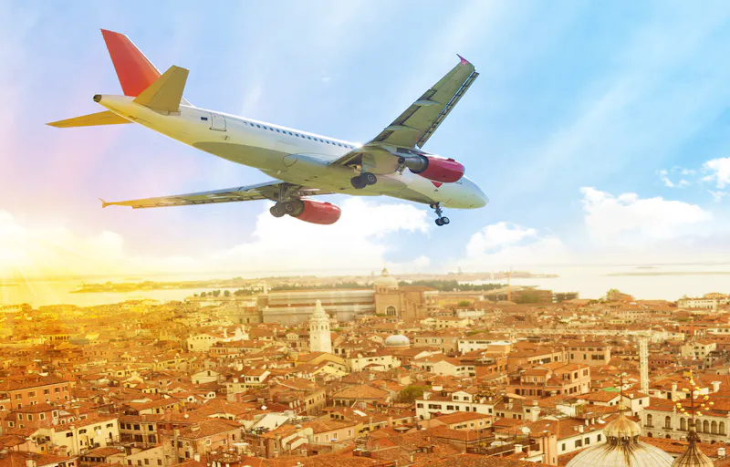 Flugzeug - &copy;Adobe Stock