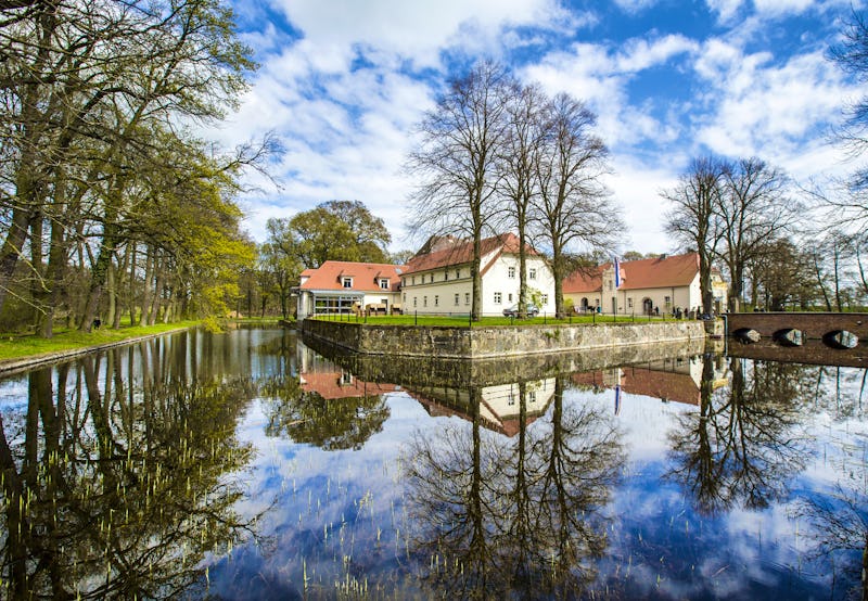 Wasserschloss Mellenthin auf der Ostsee-Insel Usedom – © ©travelview - stock.adobe.com