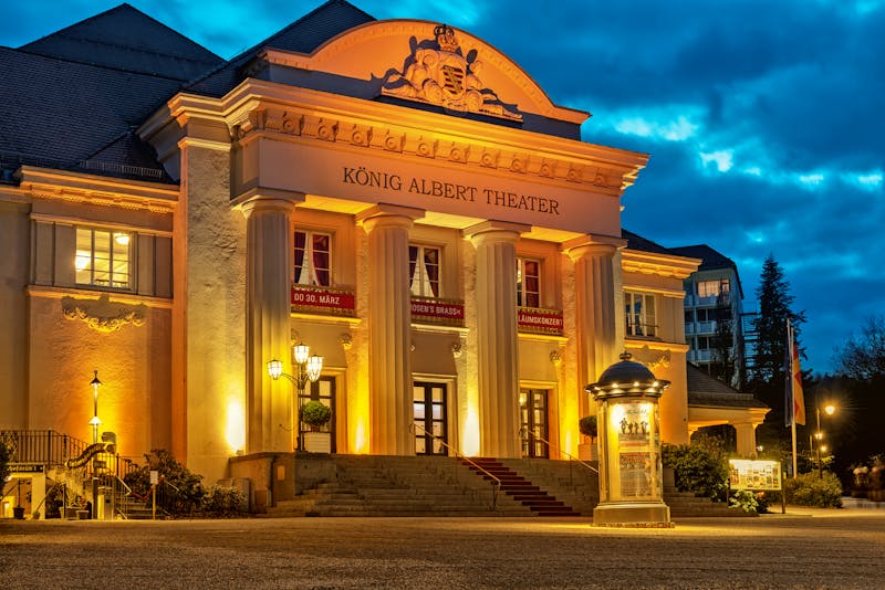 Bad Elster - König Albert Theater - am Abend von Außen - ©Jan Bräuer - Tourismus Bad Elster