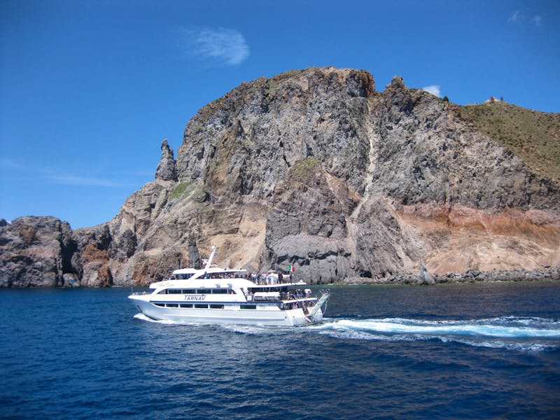 Fährschiff zwischen Vulcano und Lipari - ©Eberhardt TRAVEL